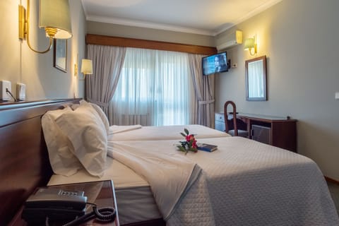 Basic Double or Twin Room, 1 Bedroom, Lanai, Poolside | Minibar, in-room safe, free cribs/infant beds, rollaway beds