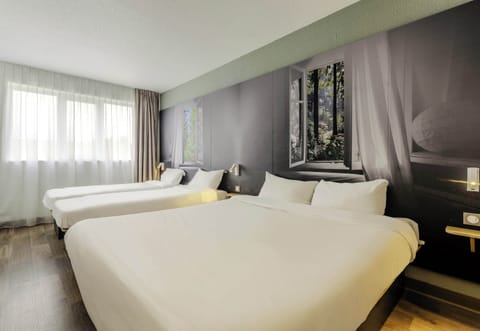 Quadruple Room | Desk, free WiFi, bed sheets