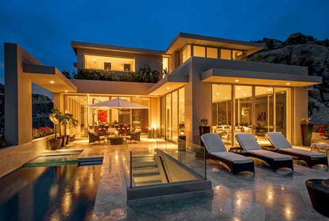 Enjoy all the amenities that Villa Pacific West has to offer when you stay in Pedregal, Los Cabos!