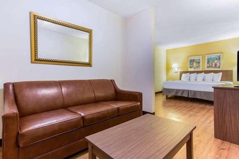 Individually furnished, desk, free WiFi, bed sheets