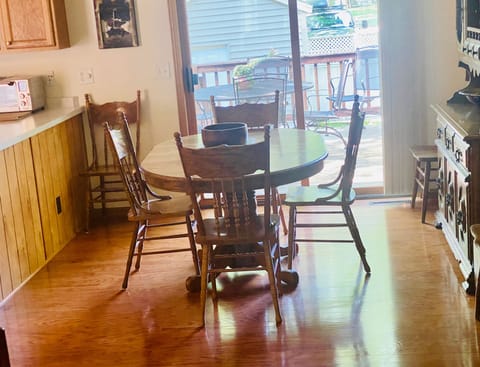 Dining Room - Seats 8