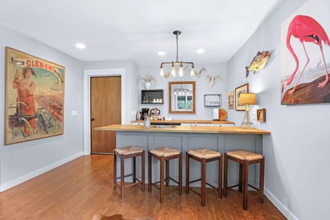 Additional seating at the breakfast bar