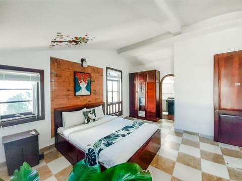 Sun Villa | 5 bedrooms, desk, iron/ironing board, free WiFi