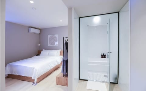 Standard Double Room | Free WiFi, bed sheets