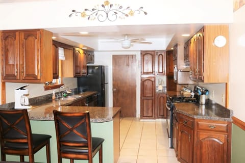 House, 3 Bedrooms | Private kitchen | Coffee/tea maker