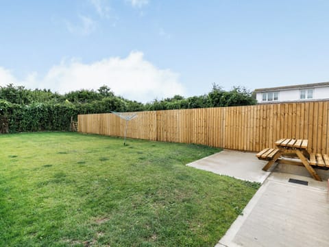 Garden | 9 Dawson Park - Marian Avenue Properties, Mablethorpe