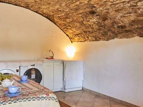 Cabinetry, Countertop, Property, Building, Kitchen Appliance, Wood, Interior Design, Plumbing Fixture, Kitchen Stove, Home Appliance