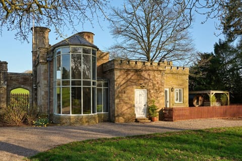 The entrance to Albert Lodge, Welsh Borders