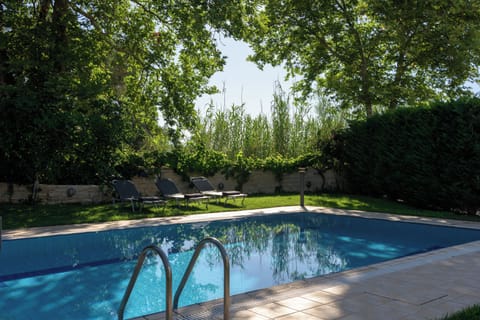 The location of this luxury home is ideal for those who wish to relax.