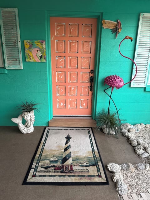 Front door entrance to tropical Cortez lighthouse Cottage🌴 welcome my friend🌴⛱️😊🏖️