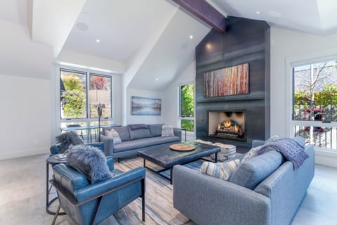 Ample living room space with oversized gas fireplace for guests to relax