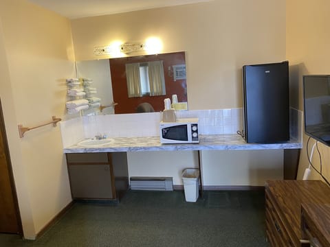 Standard Room, 1 Queen Bed | Bed sheets