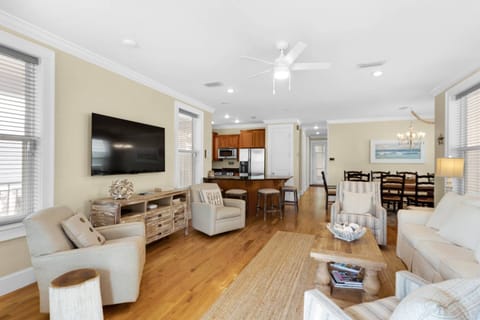 Family friendly open concept layout!