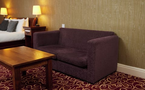 Double Room | Desk, iron/ironing board, free WiFi, bed sheets