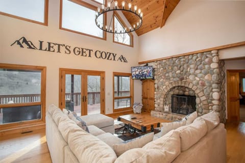 Villa CostaLotta Great Room with Wall of Glass framing Mountain Views, Fireplace, HD Smart TV!