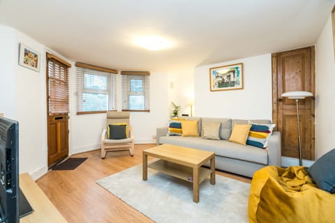 Apartment (1 Bedroom) | Living room