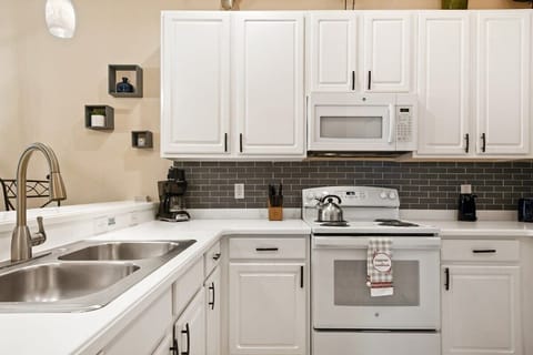 107NewProvidencePromenade-09