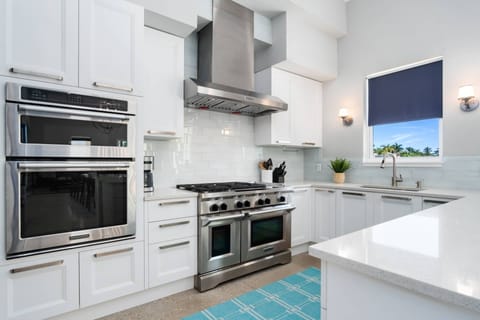 Truly a chef’s kitchen equipped for any cooking endeavor.