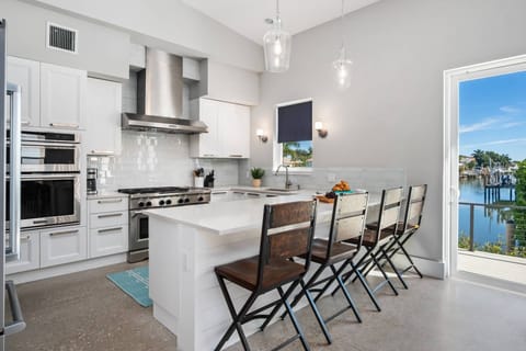 The breakfast bar is fantastic spot for your morning cup o' joe, a night cap, and everything in between!