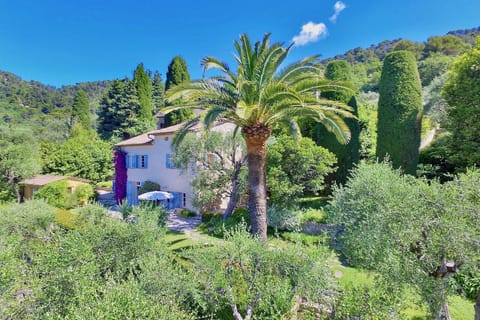 Main House, cottage on left, duplex cottage behind Main House