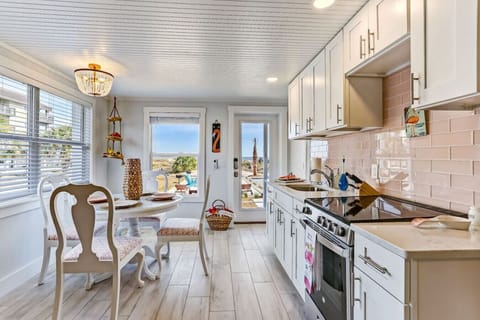 Kitchen with views to the beach!