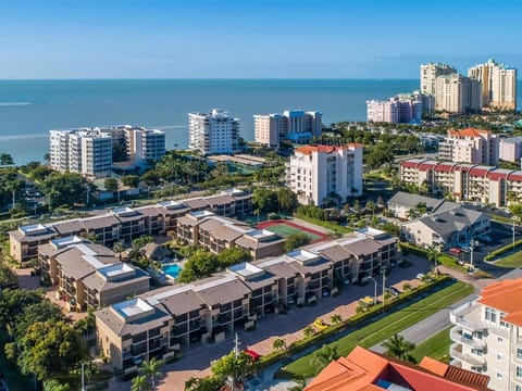 super location South end and short walk to the beach!
