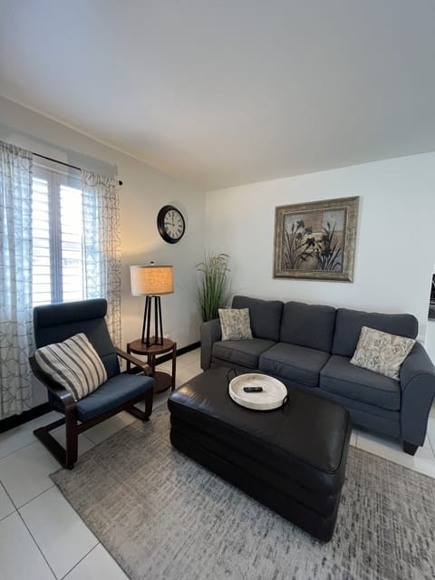 Cozy living room with queen pullout sofa near Crescent Beach & downtown