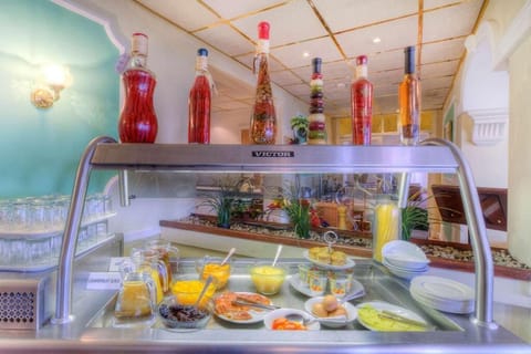 Daily full breakfast (GBP 11.95 per person)