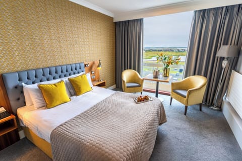 Superior Double or Twin Room, Sea View | In-room safe, individually decorated, individually furnished, desk