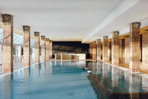 Couples treatment rooms, sauna, steam room, body treatments