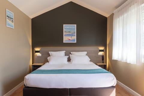 Standard Double Room, 1 Bedroom | Hypo-allergenic bedding, desk, iron/ironing board, free WiFi