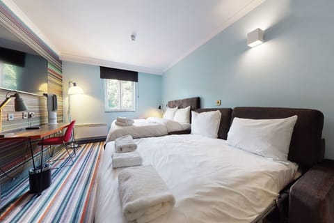 Family Room (1 Double & 2 Rollaway Beds) | Desk, laptop workspace, blackout drapes, iron/ironing board