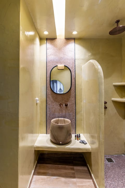 Junior Suite, Jetted Tub, Courtyard View | Bathroom | Shower, free toiletries, hair dryer, towels