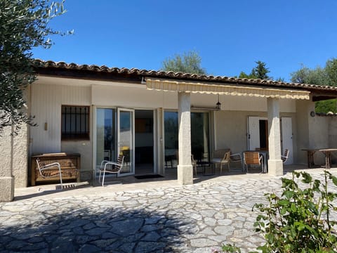 Charmning maisonette tucked away in large, gated park with three other house  