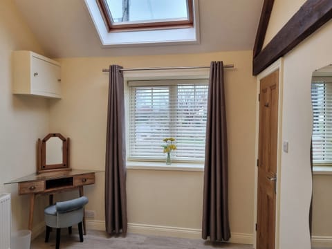 Double bedroom | Duck Cottage, Tholthorpe, near York