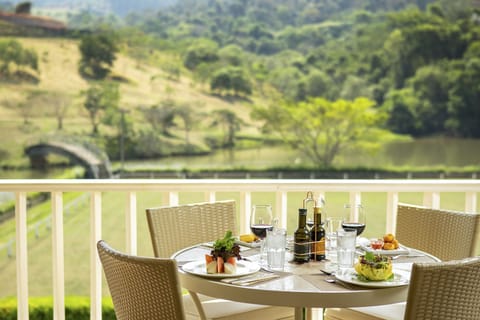 3 restaurants; breakfast, lunch, and dinner served