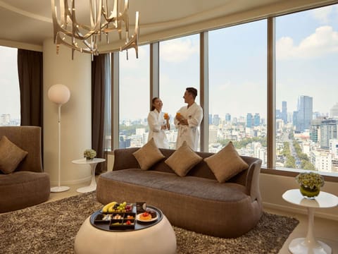 Free minibar items, in-room safe, desk, free WiFi