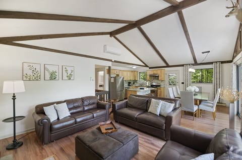 Living room, dining room, kitchen
2nd floor