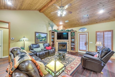 Heber Springs Vacation Rental | 3BR | 3.5BA | 4 Steps to Enter | 2,200 Sq Ft