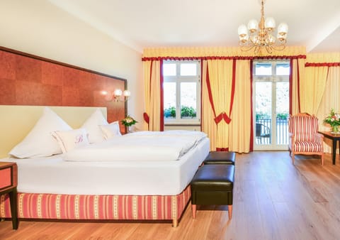 Deluxe Double Room | Minibar, in-room safe, desk, laptop workspace