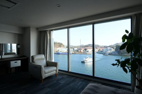 Executive Room, 2 Double Beds, Non Smoking | Desk, WiFi (free), bed sheets