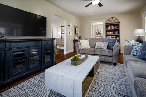 Welcome to Gaibler Country Cottage! Please enjoy our spacious rental in the heart of Oregon wine country.