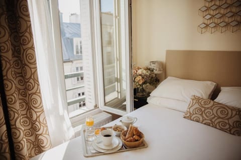 Minibar, in-room safe, individually decorated, individually furnished