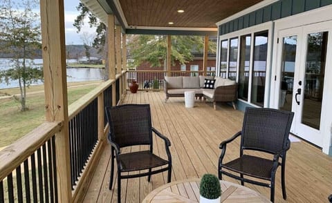 This beautiful porch overlooks the main channel!!