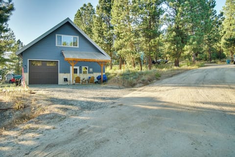 Cascade Vacation Rental | 1BR | 2BA | 1,100 Sq Ft | 2 Floors