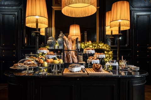 Daily buffet breakfast (EUR 28 per person)