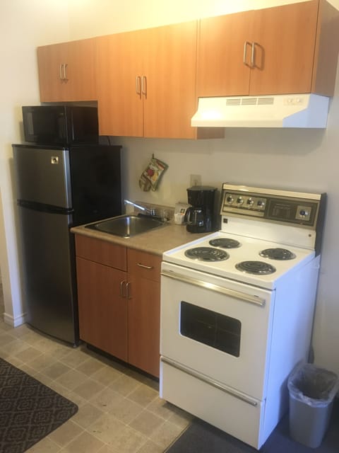  Two Queen, kitchenette | Private kitchenette | Fridge, microwave, coffee/tea maker, electric kettle