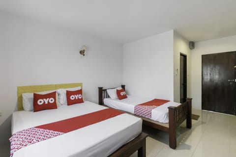 Deluxe Triple Room | Desk, free WiFi, bed sheets