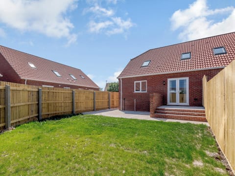 Garden | 4 Dawson Park - Dawson Holiday Homes, Mablethorpe