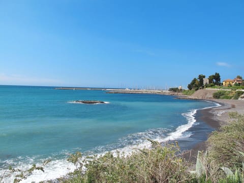 Water, Sky, Water Resources, Plant, Tree, Beach, Boat, Natural Landscape, Coastal And Oceanic Landforms, Landscape